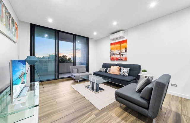 Chic 2 BR Apt (Parking)/Darling Harbour-10min walk