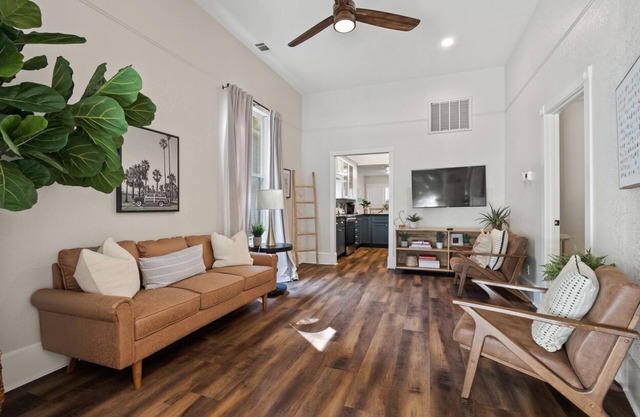 Chic 3-Bedroom Oasis: Minutes from Downtown Sac!