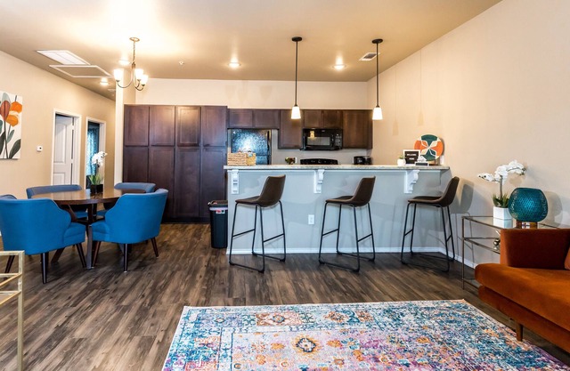 Chic 3BR Apt Minutes to Downtown Pool & Gym
