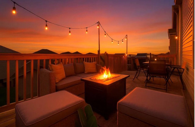 Chic 6BDRM Getaway - KingBed - Patio - BBQ - Garage - Wifi