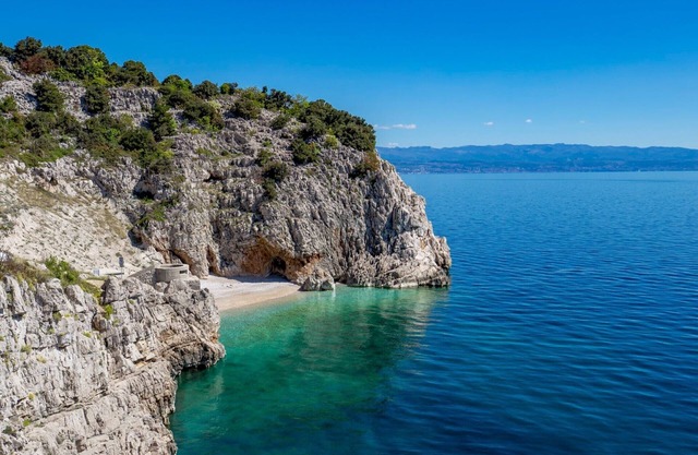 Chic and Cozy Brsec Apartment with Sea View - Two Bedroom Apartment with Sea View