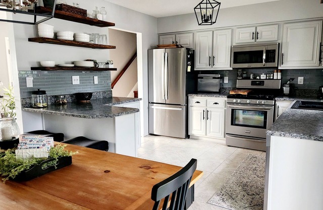 Chic and Spacious 3 bedroom home located 3.4 mi from downtown Erie, PA