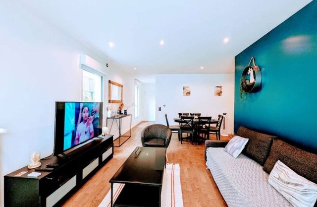 Chic and spacious apart with parking and garden