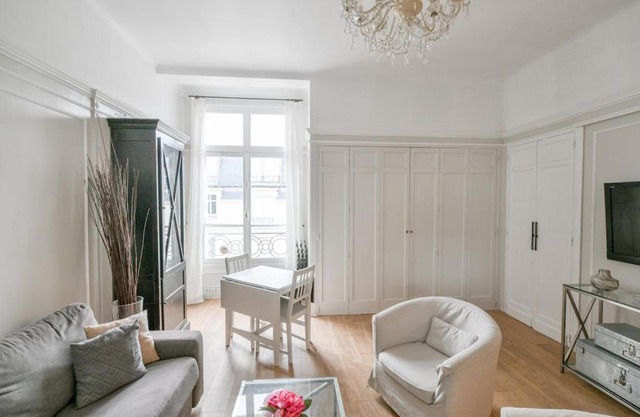 Chic apartment on the Champs-Élysées with AC