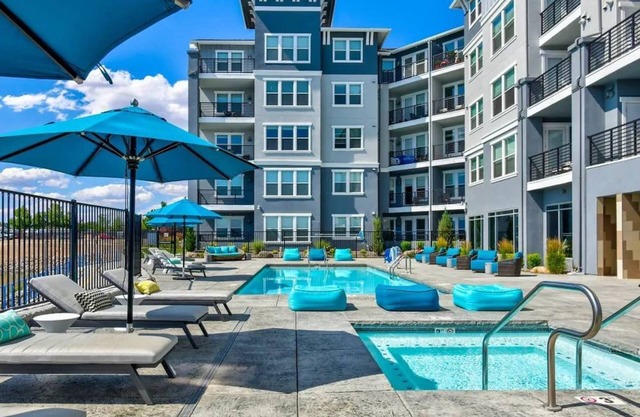 Chic Apt. w/Jacuzzi, Pool, Nr Casino & Shopping