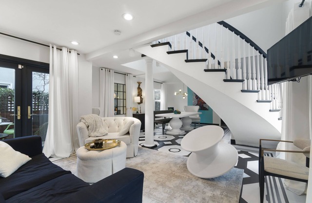 Chic Art House- 3 Bedroom-near SFO. Luxe art, interiors and gardens. Comfy.