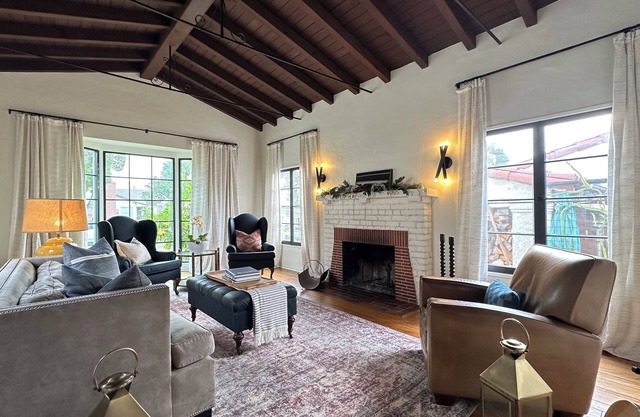 Chic & Charming Spanish Gem in Glendale