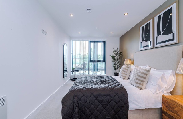 Chic City Centre Terrace 2 Bedrooms *NEW* with Parking