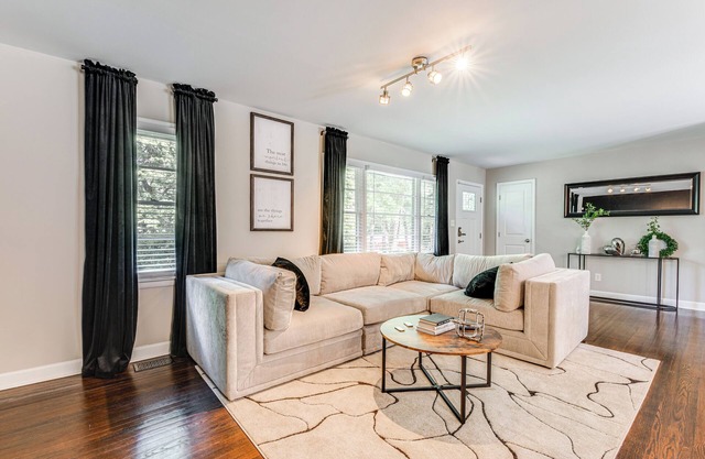 Chic College Park Cottage ~ 2 Mi to Main Street!