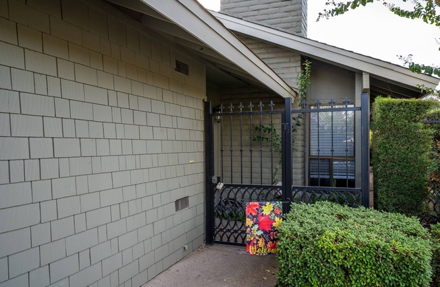 Chic condo with pool access- and beautiful courtyard inside home