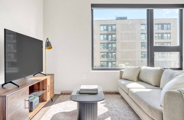 Chic Congress Park 1BR w/ Gym & Pool, near shops & dining, by Blueground