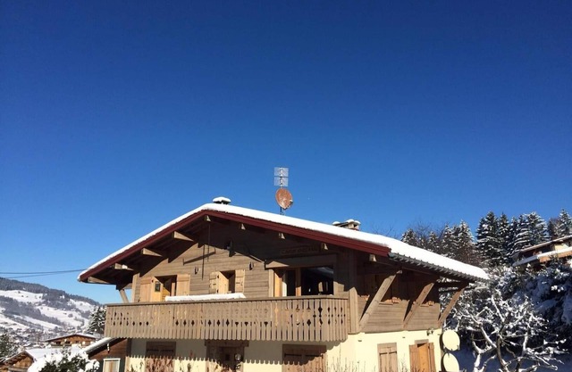 CHIC & COZY. 100m FROM THE SLOPES. 360° VIEWS. VERY QUIET HALF CHALET IN MEGEVE