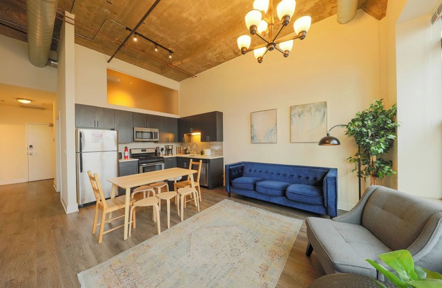 Chic Cozy 2BR near McCormick + Museum Campus