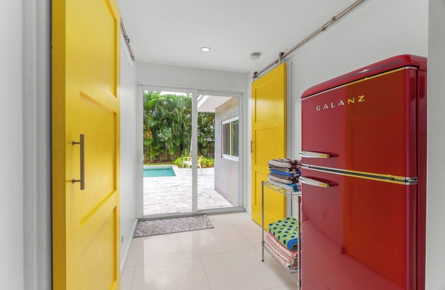 Chic Fort Lauderdale Getaway w/Private Heated Pool