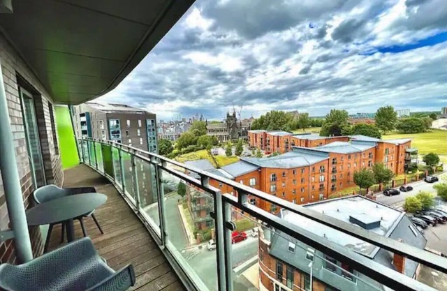 Chic Leeds City Apartment, Free Parking, Balcony