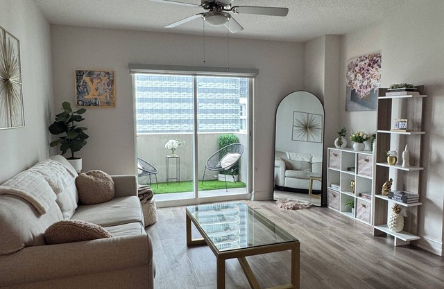 Chic Modern 1BR/1BA Getaway in vibrant Miami, Brickell