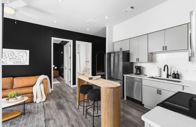 Chic Music Row Condo - Pool, Rooftop Deck with City View, Gym, Office + More!