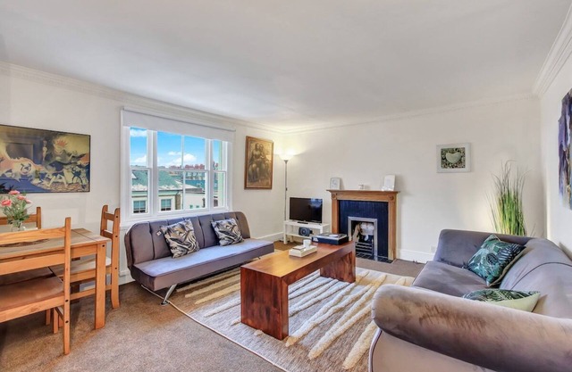 Chic One Bedroom Chelsea Apartment