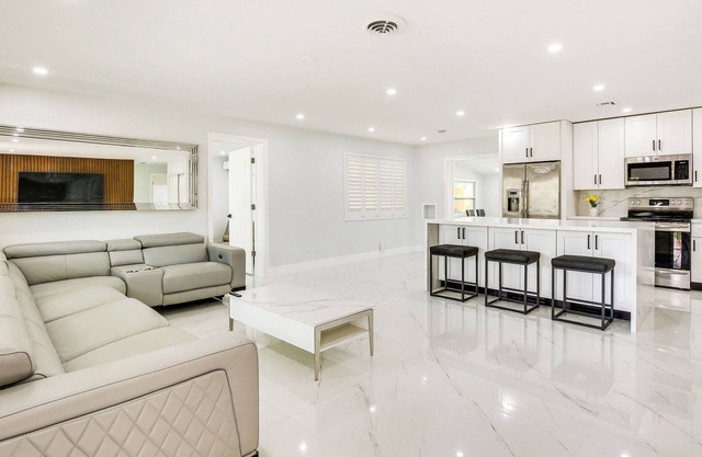 Chic Pompano Beach Vacation Rental w/ Pool Access!