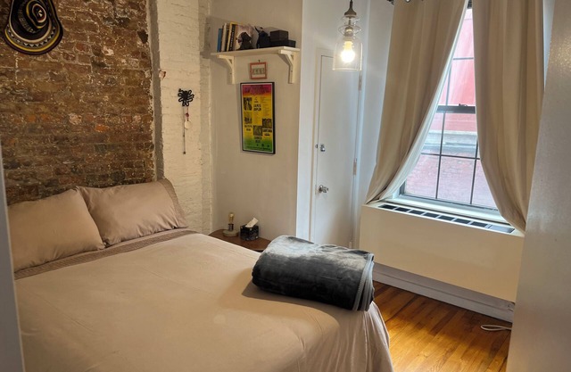 Chic & Sunny Apartment in Prime Williamsburg
