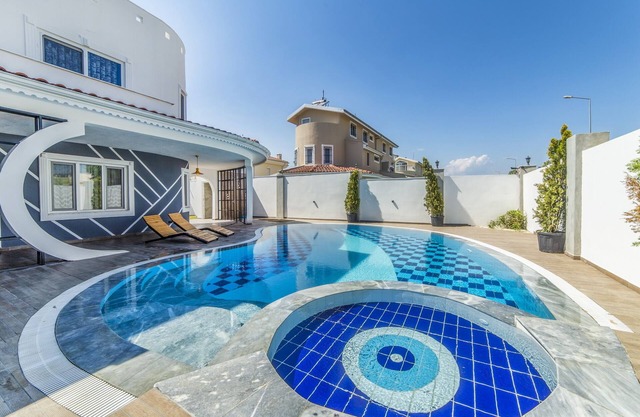 Chic Villa for Rent Located in Belek Featuring a Large Pool - AWZ 287