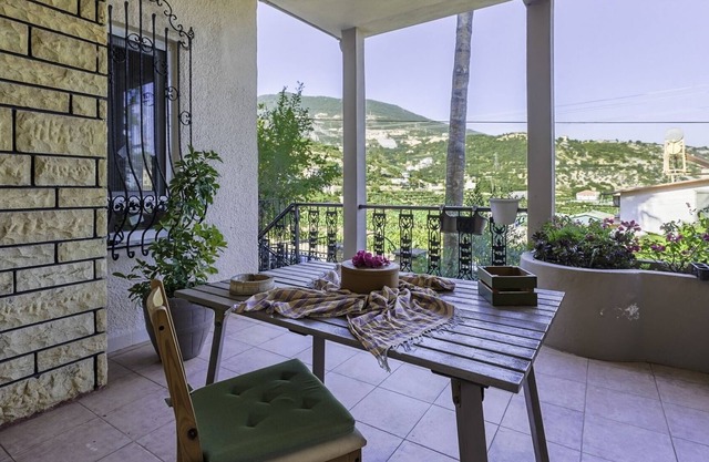 Chic Villa w a Fireplace, Pool, Terrace in Alanya