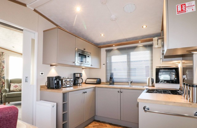 Chichester Lakeside Holiday Park