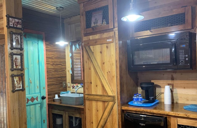 Chief Cabin at The Lazy Buffalo Explore the Wichita Mountains Relax & Unwind