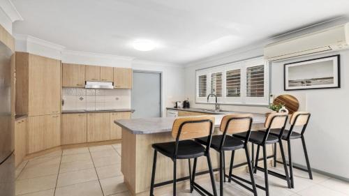 Chillax - Walk to Beach, Sauna, Pet-Friendly, Sleeps 6