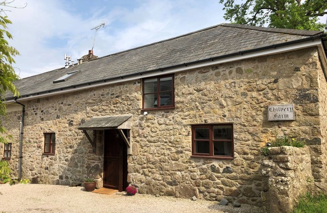 CHILVERY FARM COTTAGE, pet friendly, with a garden in Throwleigh