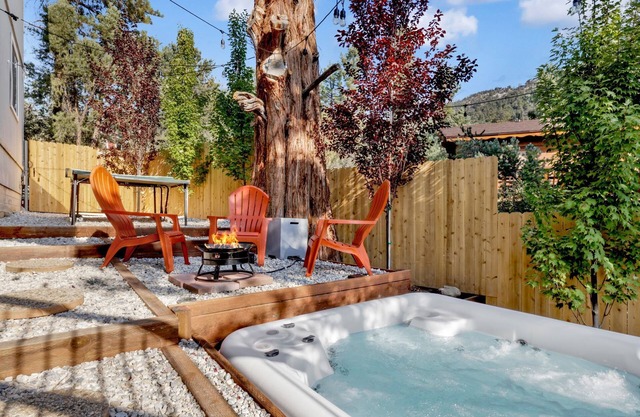 Chimney Peak Big Bear Chalet w/Hot Tub + Games