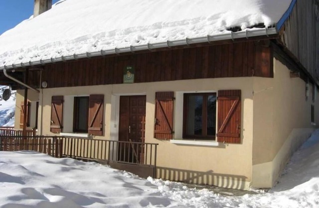 Chimney sweep in the hamlet of La Chal