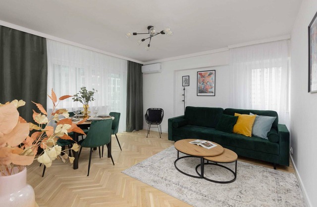 Chmielna 106B | Fashionable Apartment | Parking