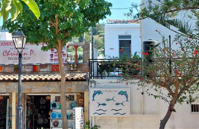 Christin P. Cute home with patio
