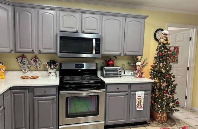 Christmas 365 !Spacious 5-bedroom house with WiFi and AC in peaceful La Porte