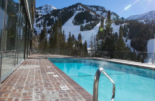 Christmas at Snowbird, Dec 23 - 30 2023. Be First to Ski the Amazing Powder!