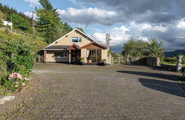 CILFAN, pet friendly, character holiday cottage in Llanrwst