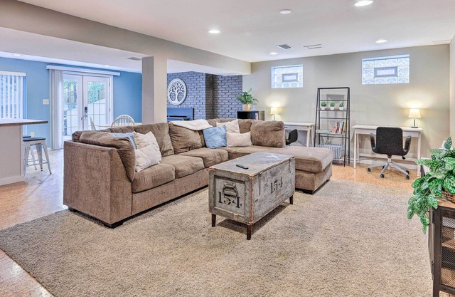 Cincy Escape w/ Large Yard: 3 Mi to Riverbend