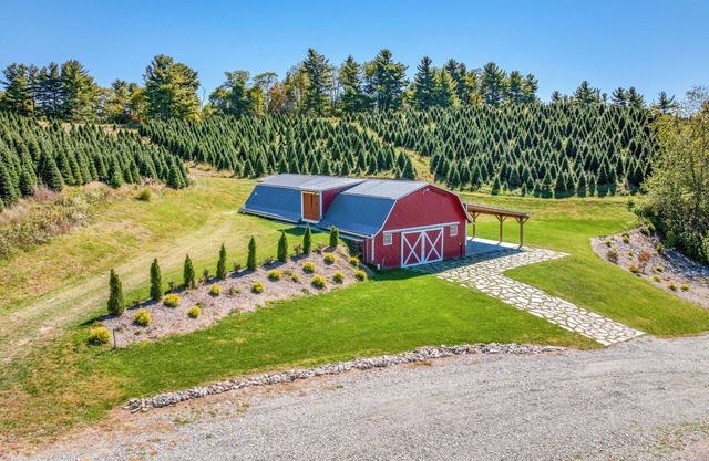 Circle C Honey Hole – Cozy Loft Retreat in the Heart of Nature