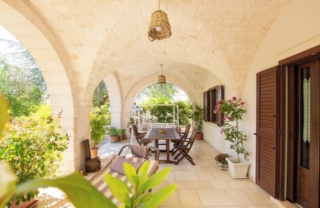 Cisternino-Trullie and Lamie: Grove in Valle D'Itria, "L'Ulivo" accommodation