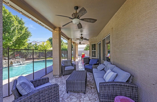 Citrus Grove Family & Work Friendly Home in Mesa sleeps 15