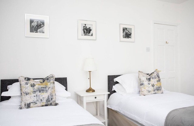 City Centre | Sleeps 4 | Near Cathedral | FreeWifi