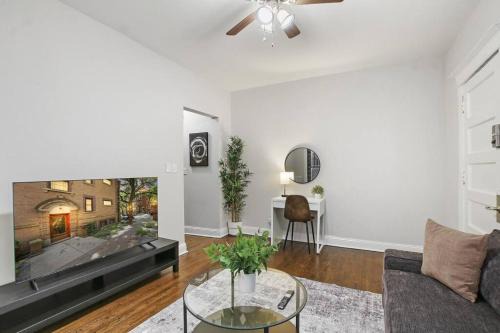 City Charm 1-Bedroom Oasis - Woodlawn 1E