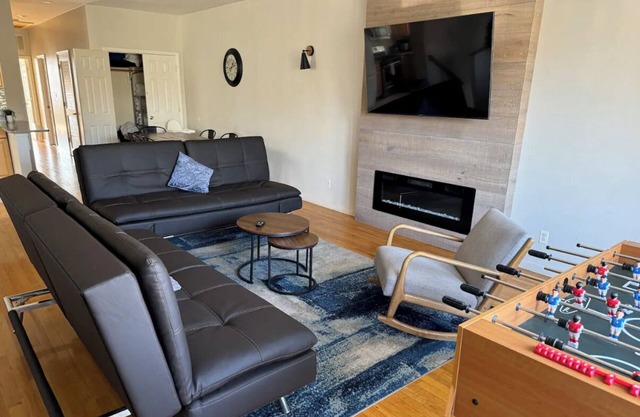 City Explorer- simple check in 12ppl with 2 king beds