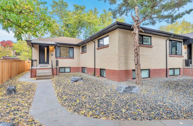 City Living|Sleeps 4|Walkable|Fenced In Yard