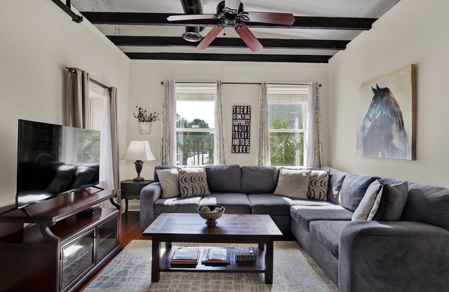 City Market Loft, Walk everywhere, Pool Access