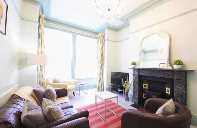 Classic 2 bedroom apartment