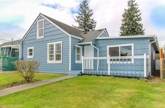 Classic 4 bedroom near the heart of Tacoma’s iconic city center.