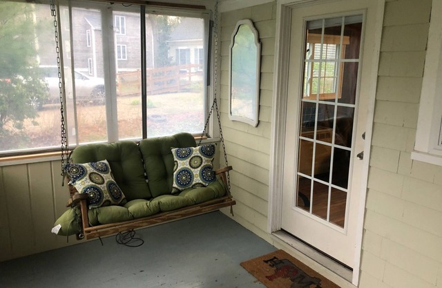 Classic Cape Cod Cottage with Association Beach rights to 2 Jenkins Pond beaches