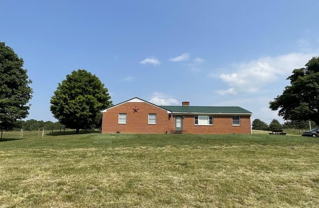 Classic cozy brick ranch, with beautiful panoramic views!